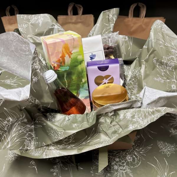 GELEBRATE GIFT BOX